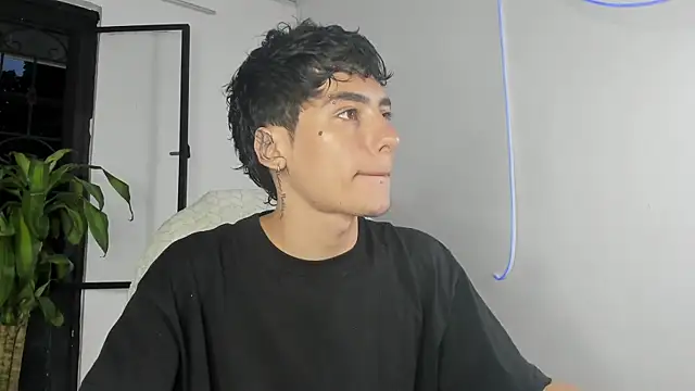 Snapshot of sebas_rose chatting on 09/22/25, 10:56 sebas rose online show from 09/22/25, 10:56