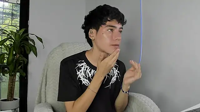 Snapshot of sebas_rose chatting on 09/24/25, 12:08 sebas rose online show from 09/24/25, 12:08