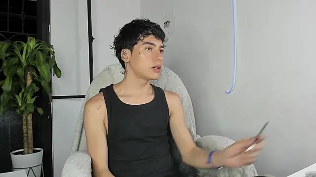 Snapshot of sebas_rose chatting on 09/27/25, 11:21 sebas rose online show from 09/27/25, 11:21