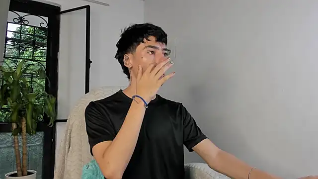 Snapshot of sebas_rose chatting on 10/17/25, 10:12 sebas rose online show from 10/17/25, 10:12