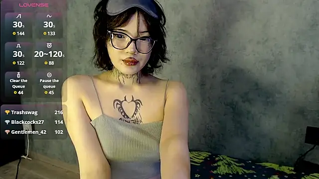 Snapshot of LizzieLight chatting on 12/16/24, 05:38 LizzieLight online show from 12/16/24, 05:38