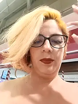 Snapshot of Escarlate4you_ chatting on 11/12/25, 12:33 Escarlate4you online show from 11/12/25, 12:33