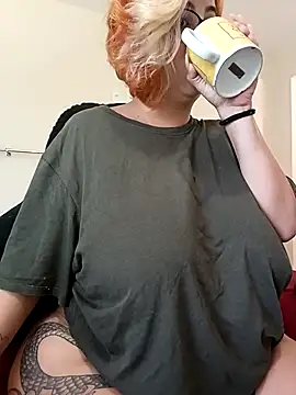 Snapshot of Escarlate4you_ chatting on 12/14/25, 10:09 Escarlate4you online show from 12/14/25, 10:09