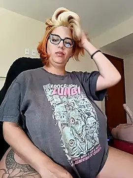 Snapshot of Escarlate4you_ chatting on 12/18/25, 09:15 Escarlate4you online show from 12/18/25, 09:15