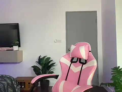 Snapshot of juicyshow_ chatting on 09/22/25, 01:29 juicyshow online show from 09/22/25, 01:29