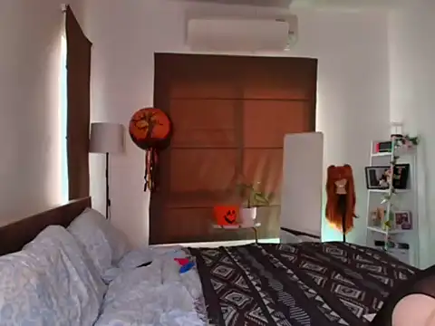 Snapshot of juicyshow_ chatting on 10/15/25, 01:06 juicyshow online show from 10/15/25, 01:06