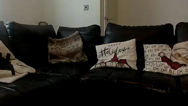 Snapshot of AshleyCox chatting on 12/10/24, 01:33 AshleyCox online show from 12/10/24, 01:33