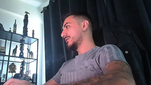 Snapshot of AndrewBanner chatting on 03/17/25, 05:23 AndrewBanner online show from 03/17/25, 05:23