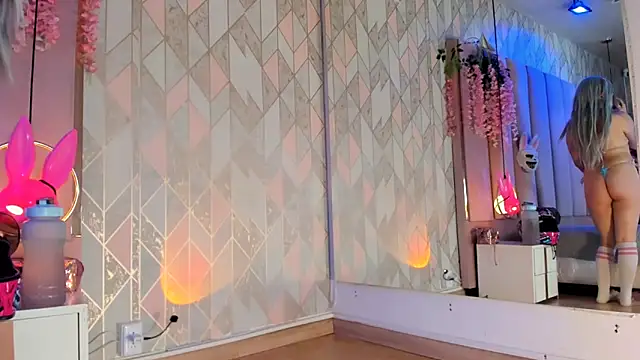 Snapshot of Broklinwhite_ chatting on 11/27/25, 01:13 Broklinwhite online show from 11/27/25, 01:13