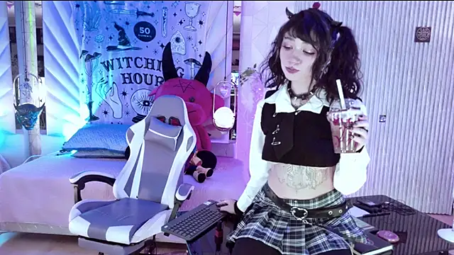 zephirahabney online show from 11/06/25, 03:02