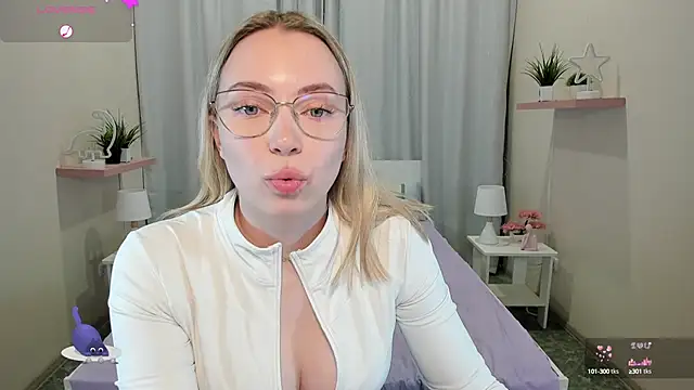 Snapshot of TiffanyBatson chatting on 01/08/25, 02:14 TiffanyBatson online show from 01/08/25, 02:14