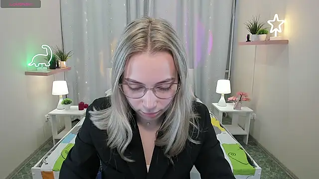 Snapshot of TiffanyBatson chatting on 03/06/25, 04:08 TiffanyBatson online show from 03/06/25, 04:08