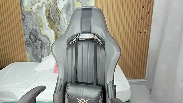 Snapshot of Lili_16 chatting on 11/15/25, 11:07 Lili 16 online show from 11/15/25, 11:07