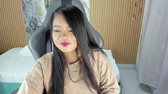 Snapshot of Lili_16 chatting on 11/21/25, 11:09 Lili 16 online show from 11/21/25, 11:09