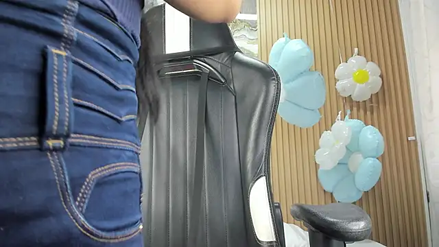 Lili 16 online show from 05/18/26, 11:05