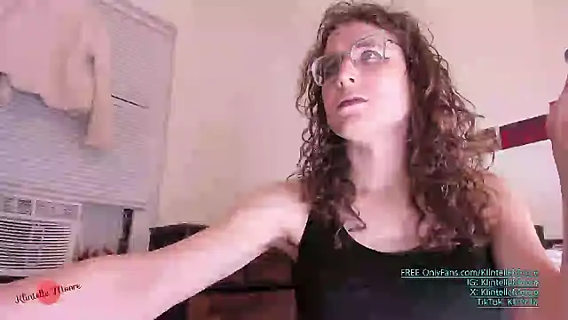 Snapshot of klintellemoore chatting on 03/10/25, 04:28 klintellemoore online show from 03/10/25, 04:28