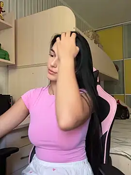 Snapshot of Julietta_a chatting on 09/19/25, 07:10 Julietta a online show from 09/19/25, 07:10