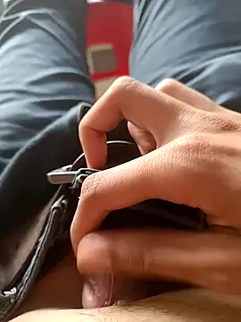 Snapshot of HeftyTheory7 chatting on 12/03/25, 08:23 HeftyTheory7 online show from 12/03/25, 08:23