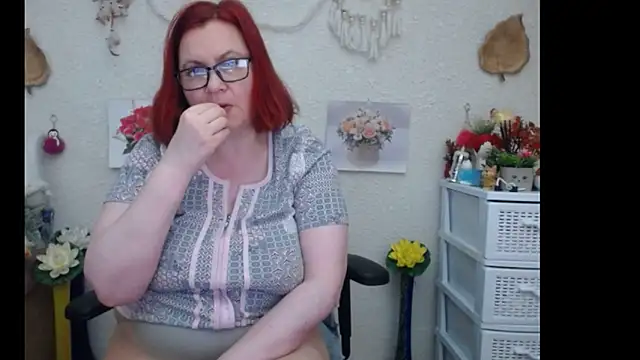 Snapshot of PlayfullMature chatting on 09/19/25, 09:59 PlayfullMature online show from 09/19/25, 09:59