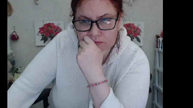 Snapshot of PlayfullMature chatting on 09/24/25, 04:10 PlayfullMature online show from 09/24/25, 04:10