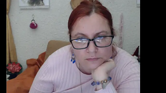 Snapshot of PlayfullMature chatting on 10/21/25, 11:27 PlayfullMature online show from 10/21/25, 11:27