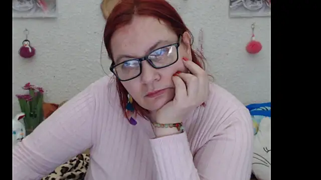 Snapshot of PlayfullMature chatting on 11/19/25, 05:02 PlayfullMature online show from 11/19/25, 05:02