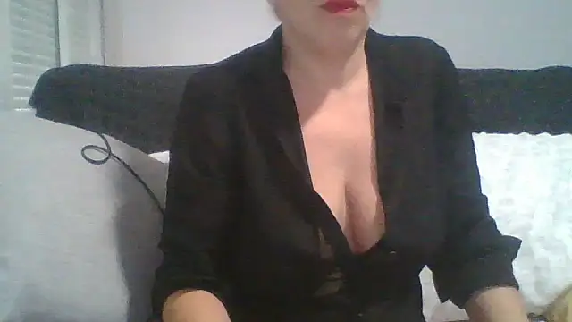 Snapshot of julietesexy80 chatting on 11/14/25, 08:24 julietesexy80 online show from 11/14/25, 08:24