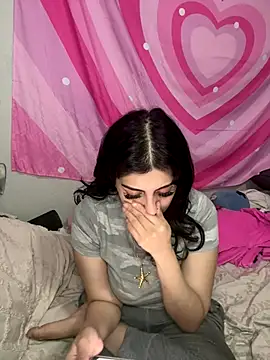 Snapshot of ThickerThanYoBitch chatting on 09/27/25, 02:44 ThickerThanYoBitch online show from 09/27/25, 02:44