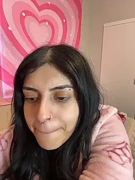 Snapshot of ThickerThanYoBitch chatting on 11/17/25, 05:30 ThickerThanYoBitch online show from 11/17/25, 05:30