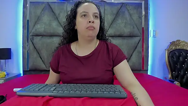 Snapshot of Danielaandximena chatting on 12/18/24, 02:53 Danielaandximena online show from 12/18/24, 02:53