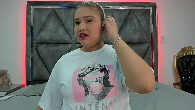 Snapshot of Danielaandximena chatting on 12/22/24, 02:49 Danielaandximena online show from 12/22/24, 02:49