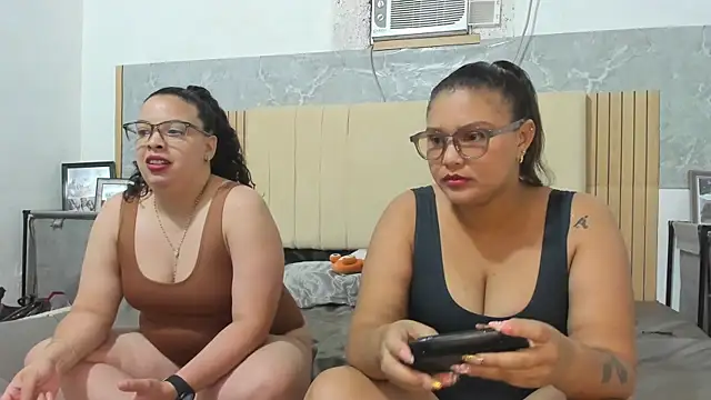 Danielaandximena online show from 08/01/26, 04:23