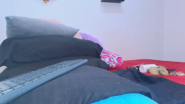 s sweett online show from 12/31/24, 12:04