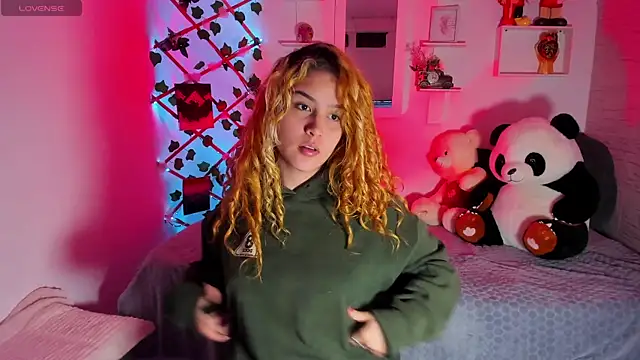 Elena-Rosse online show from 10/11/25, 04:33