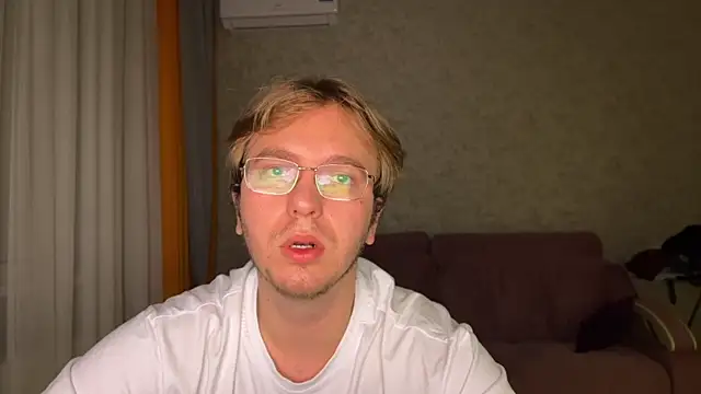 kiopiggy online show from 11/29/25, 10:46