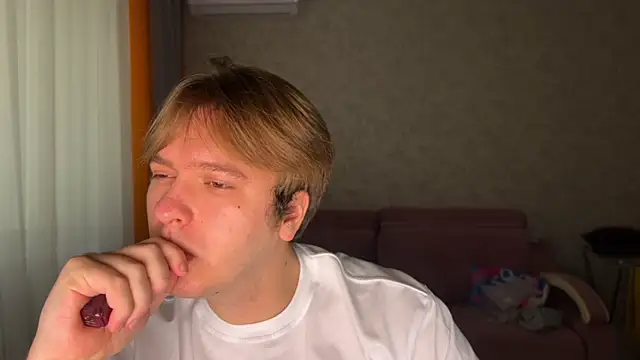 kiopiggy online show from 12/14/25, 12:32