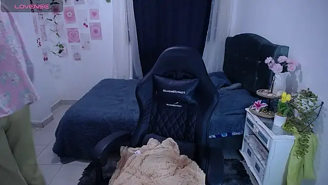 IsaBaileys  online show from 04/27/26, 12:41