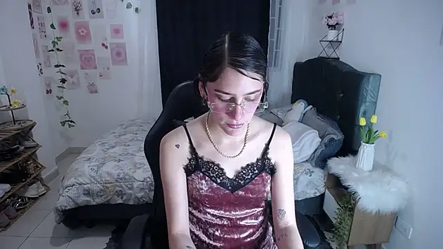 IsaBaileys  online show from 06/08/26, 02:01