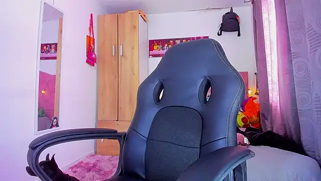 saralolo420 online show from 12/13/24, 08:26