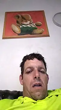 Snapshot of Knuffelstaaf123 chatting on 10/20/25, 01:33 Knuffelstaaf123 online show from 10/20/25, 01:33