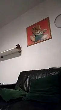 Snapshot of Knuffelstaaf123 chatting on 10/26/25, 05:19 Knuffelstaaf123 online show from 10/26/25, 05:19