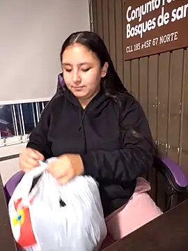 Snapshot of Cute_Penelope chatting on 12/15/25, 11:14 Cute Penelope online show from 12/15/25, 11:14