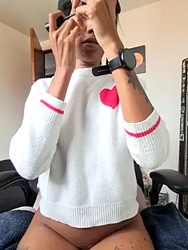 Snapshot of Honey-420- chatting on 11/30/25, 06:56 Honey-420- online show from 11/30/25, 06:56