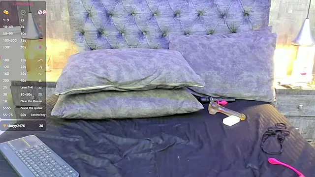 Snapshot of Honey-420- chatting on 12/04/25, 02:26 Honey-420- online show from 12/04/25, 02:26