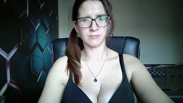 Snapshot of KayaRose chatting on 09/19/25, 03:02 KayaRose online show from 09/19/25, 03:02