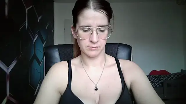 Snapshot of KayaRose chatting on 09/28/25, 02:11 KayaRose online show from 09/28/25, 02:11