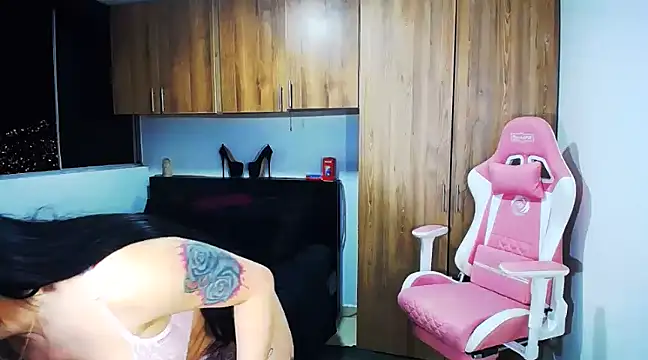 Snapshot of sweet_temptation25 chatting on 01/06/25, 04:26 sweet temptation25 online show from 01/06/25, 04:26