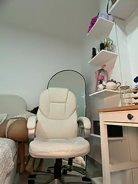 Lianh Benett online show from 05/01/26, 04:50