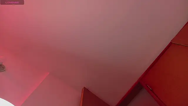 Snapshot of MegganCarter chatting on 11/12/25, 12:44 MegganCarter online show from 11/12/25, 12:44