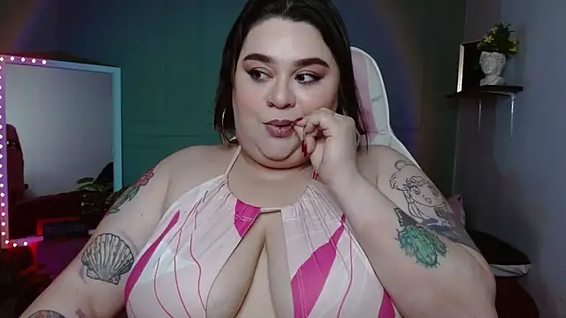 Snapshot of tiffany_laurens chatting on 12/07/24, 06:21 tiffany laurens online show from 12/07/24, 06:21